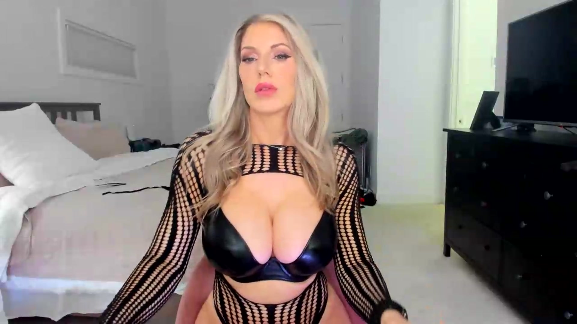 Gallery image thumbnail from Kymmmy's myfreecams stream on, 05/21/2026, 20:43 image 5 of 20
