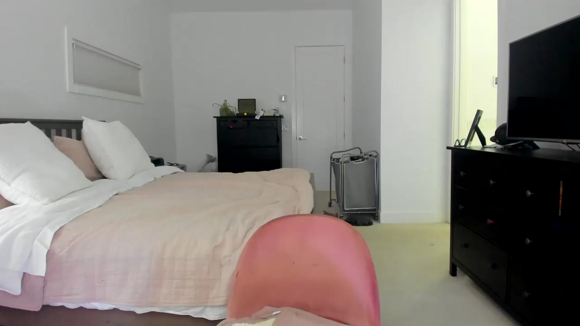 Gallery image thumbnail from Kymmmy's myfreecams stream on, 06/14/2026, 22:51 image 16 of 20