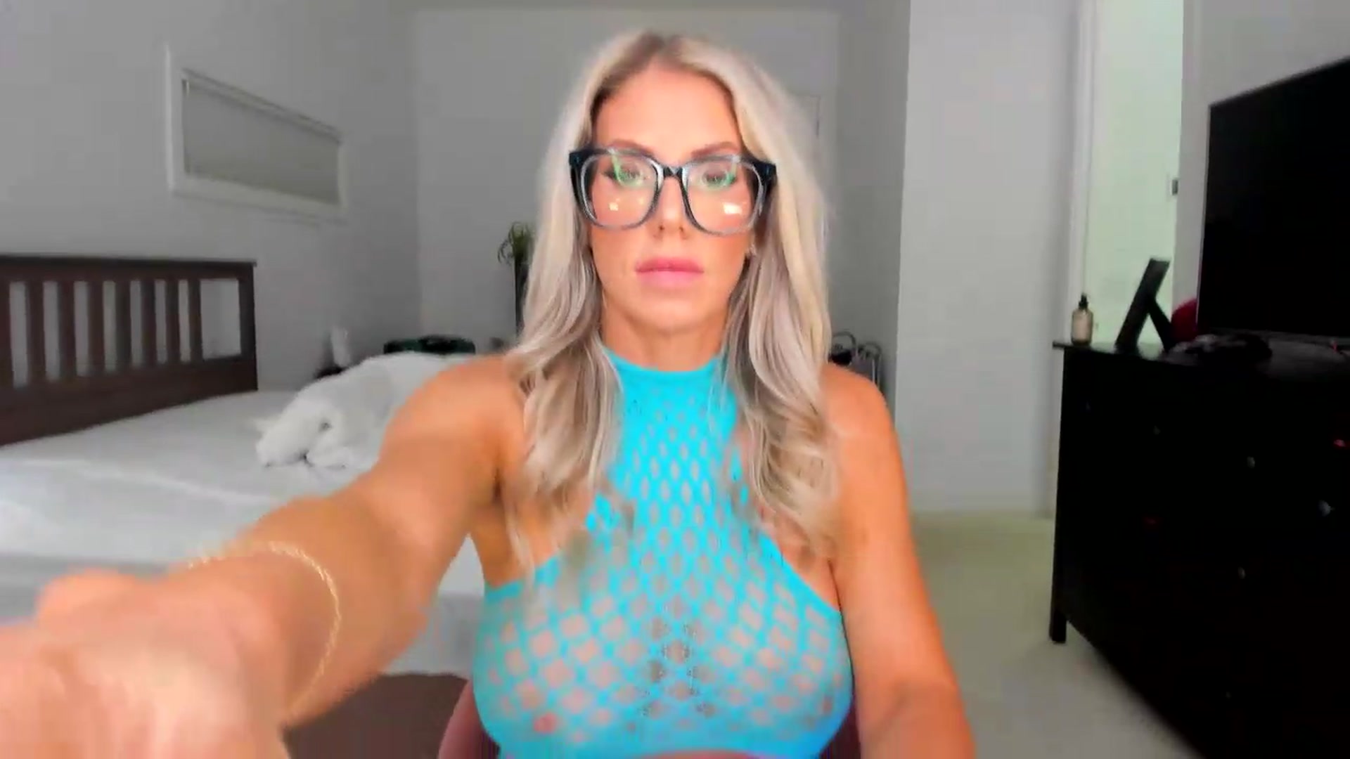 Gallery image thumbnail from Kymmmy's myfreecams stream on, 08/03/2026, 24:11 image 7 of 20