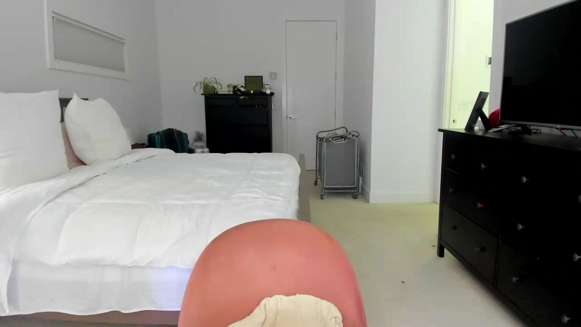 Gallery image thumbnail from Kymmmy's myfreecams stream on, 08/10/2026, 23:25 image 17 of 20