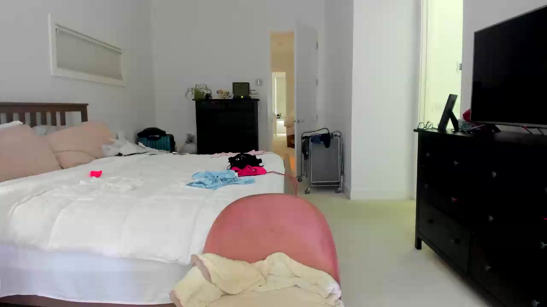 Gallery image thumbnail from Kymmmy's myfreecams stream on, 08/12/2026, 22:50 image 8 of 20