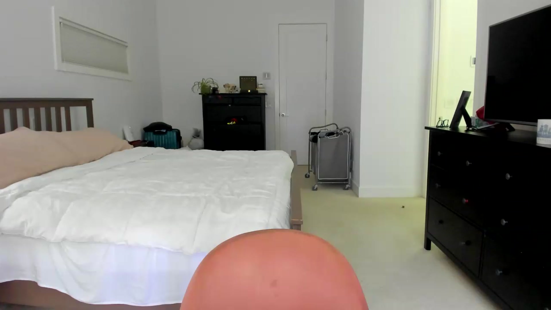 Gallery image thumbnail from Kymmmy's myfreecams stream on, 08/13/2026, 21:47 image 17 of 20