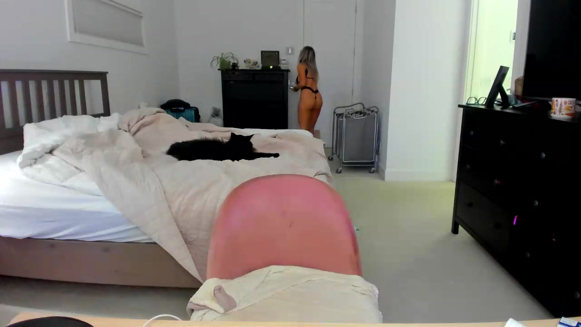 Gallery image thumbnail from Kymmmy's myfreecams stream on, 08/17/2026, 02:13 image 7 of 20