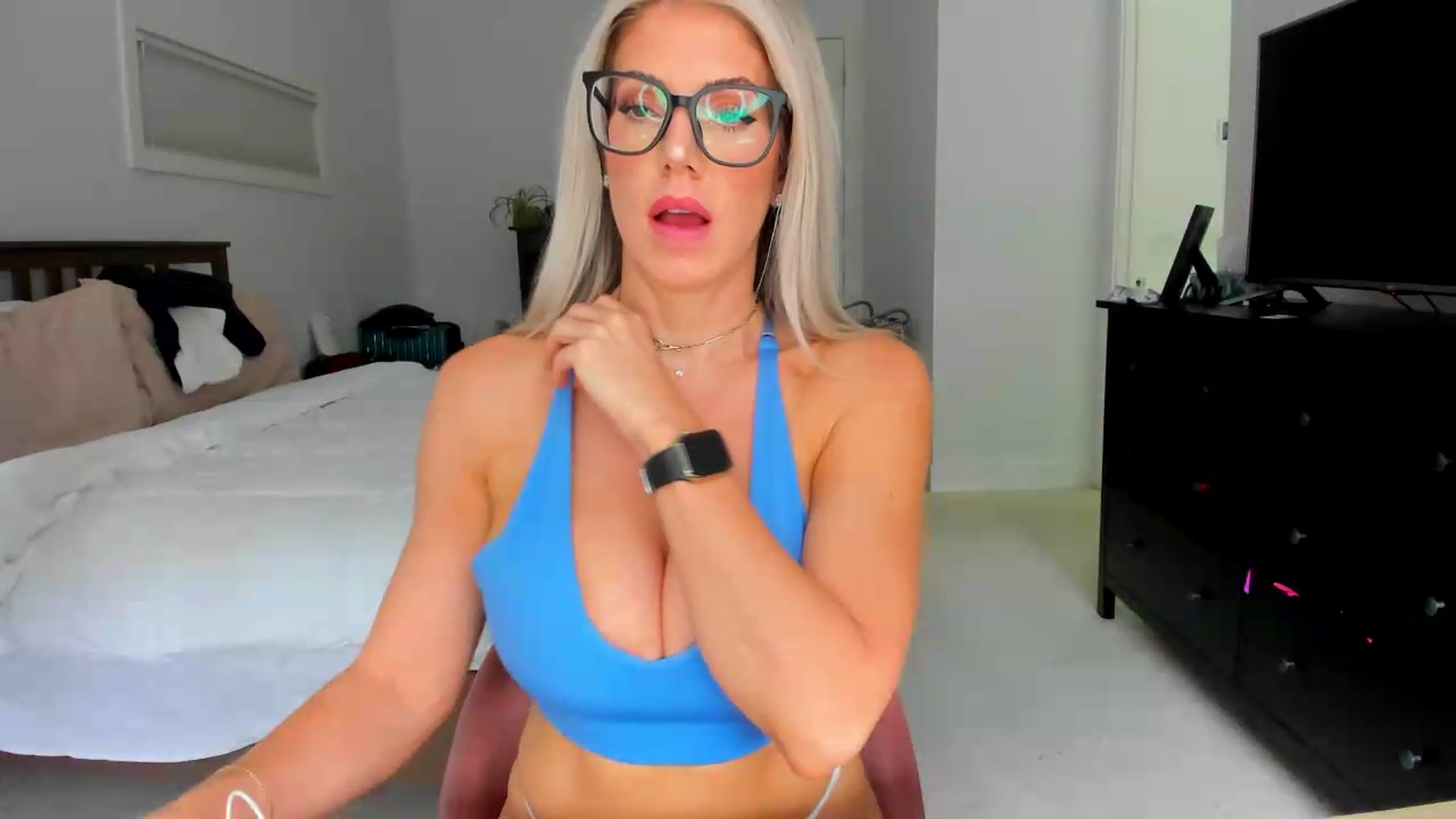 Gallery image thumbnail from Kymmmy's myfreecams stream on, 08/23/2026, 23:31 image 4 of 20