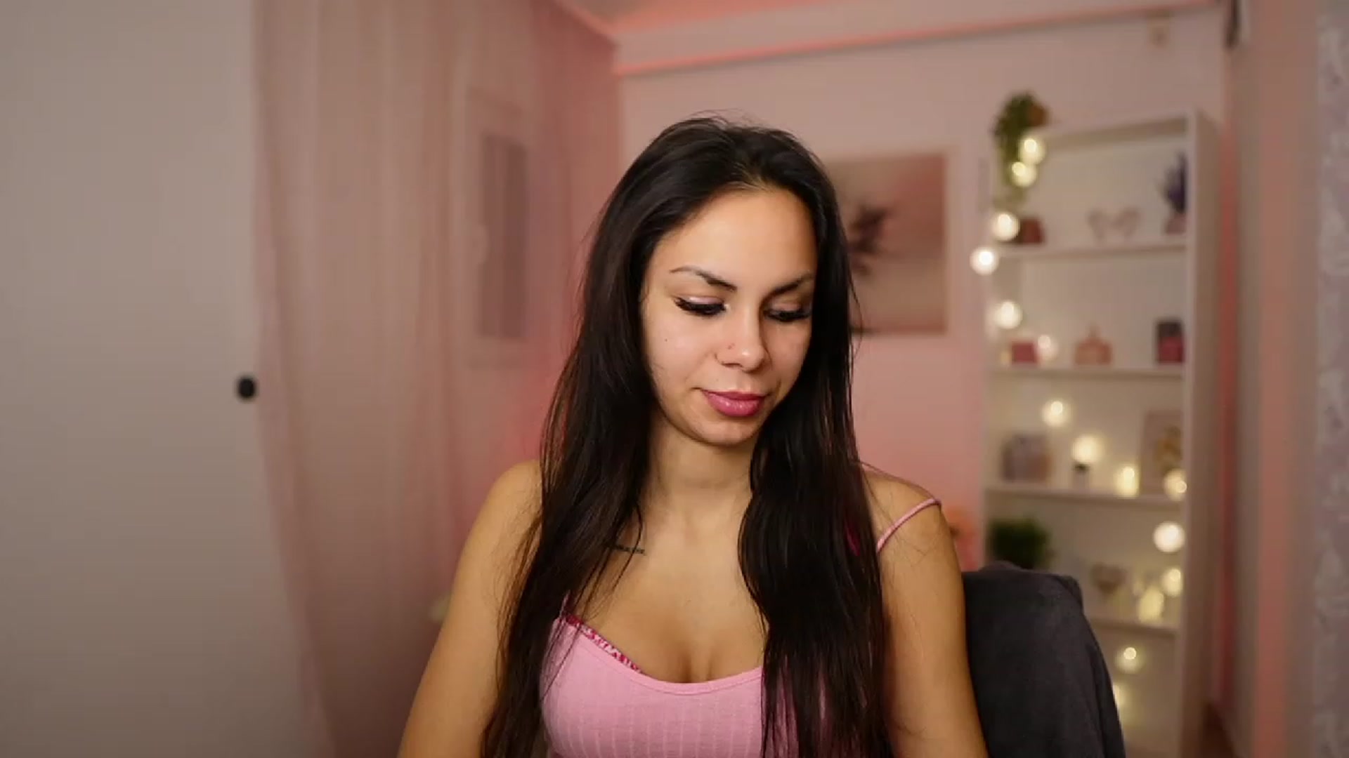 Gallery image thumbnail from Kyra_Angel's myfreecams stream on, 01/17/2024, 23:35 image 10 of 20
