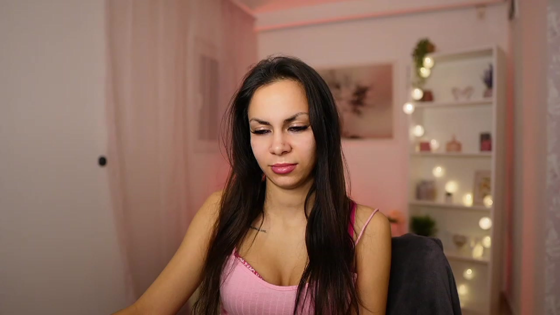 Gallery image thumbnail from Kyra_Angel's myfreecams stream on, 01/17/2024, 23:35 image 13 of 20