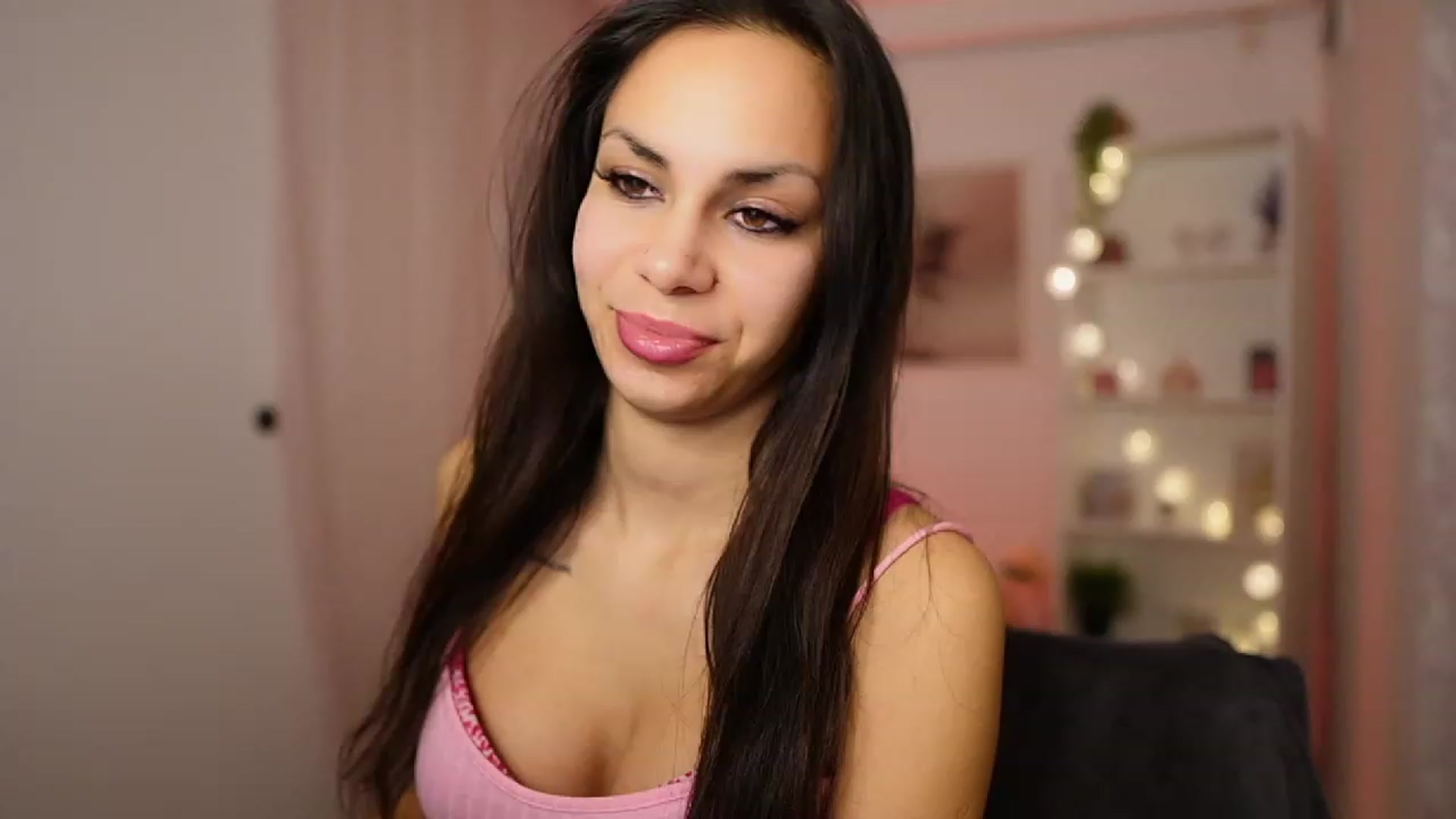 Gallery image thumbnail from Kyra_Angel's myfreecams stream on, 01/17/2024, 23:35 image 9 of 20