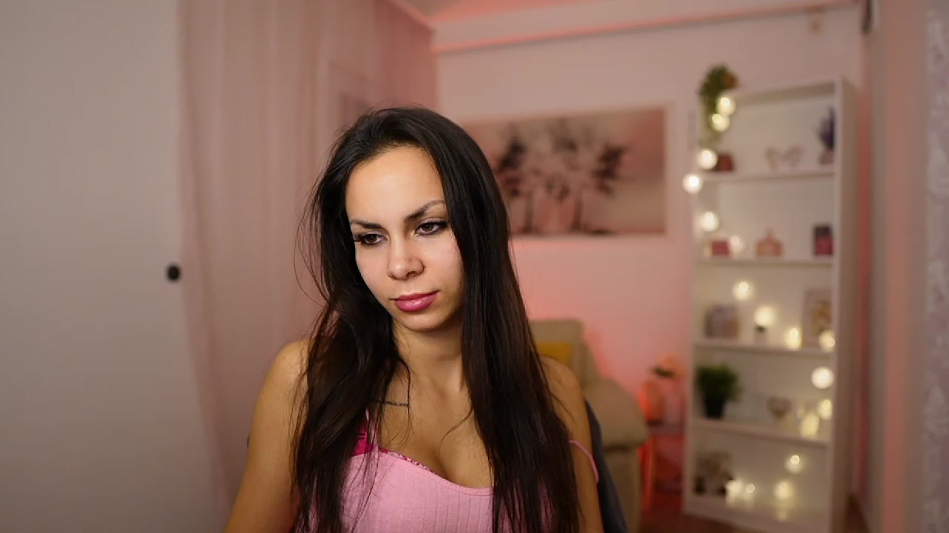 Gallery image thumbnail from Kyra_Angel's myfreecams stream on, 01/17/2024, 23:35 image 16 of 20
