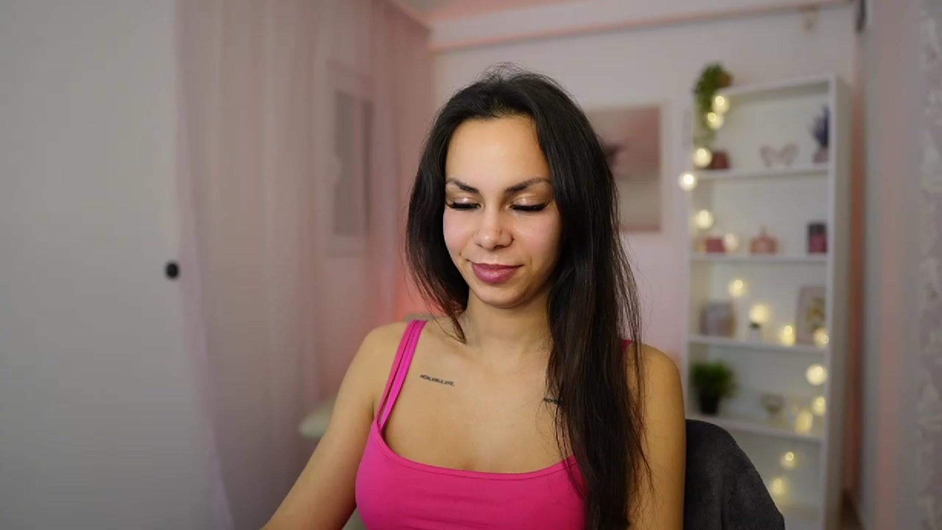 Gallery image thumbnail from Kyra_Angel's myfreecams stream on, 01/18/2024, 20:48 image 15 of 20