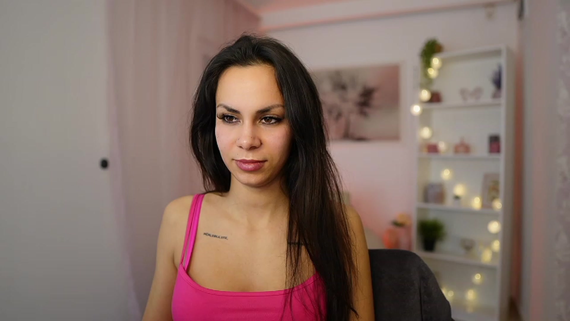 Gallery image thumbnail from Kyra_Angel's myfreecams stream on, 01/18/2024, 20:48 image 4 of 20