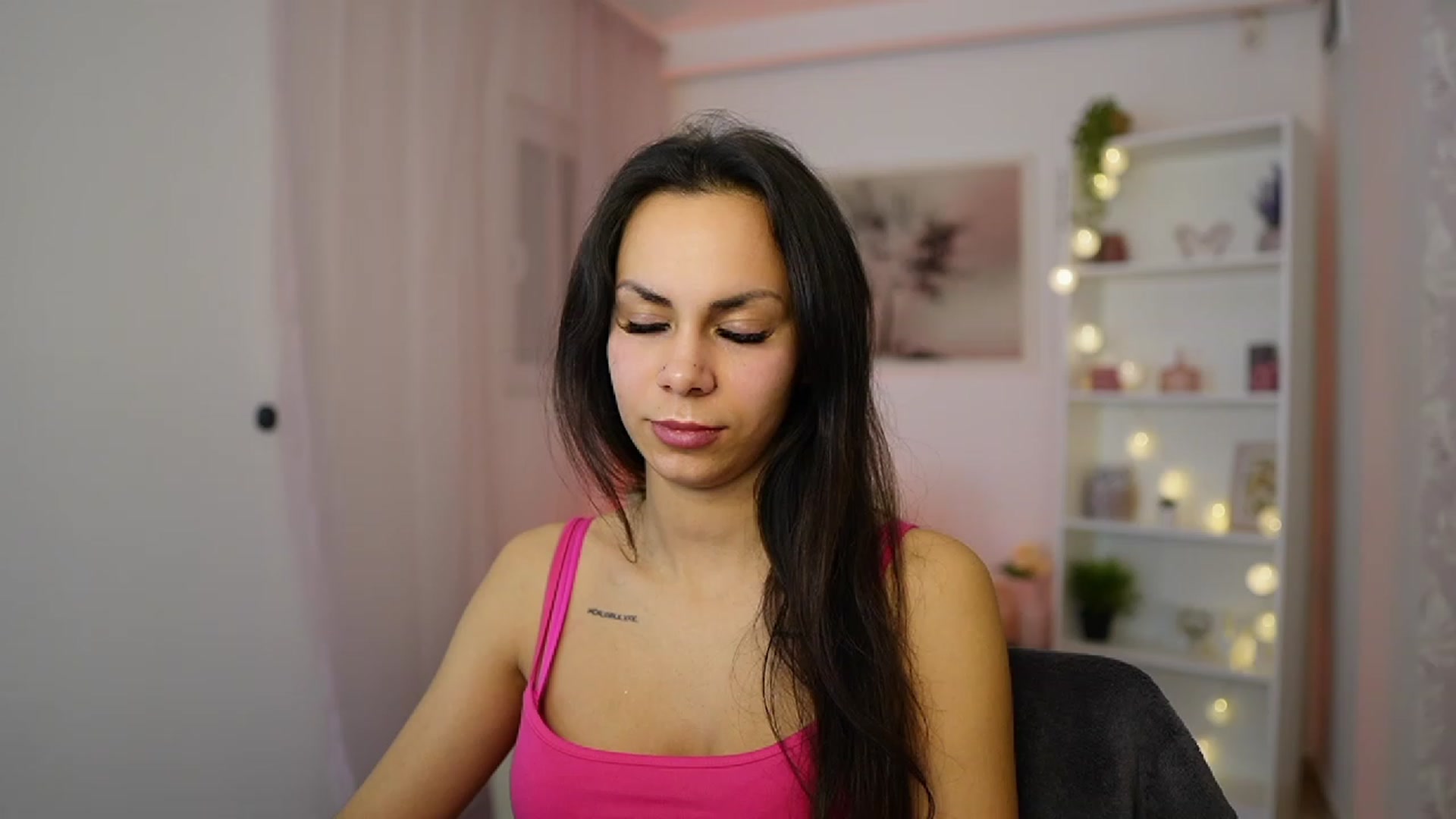 Gallery image thumbnail from Kyra_Angel's myfreecams stream on, 01/18/2024, 20:48 image 17 of 20