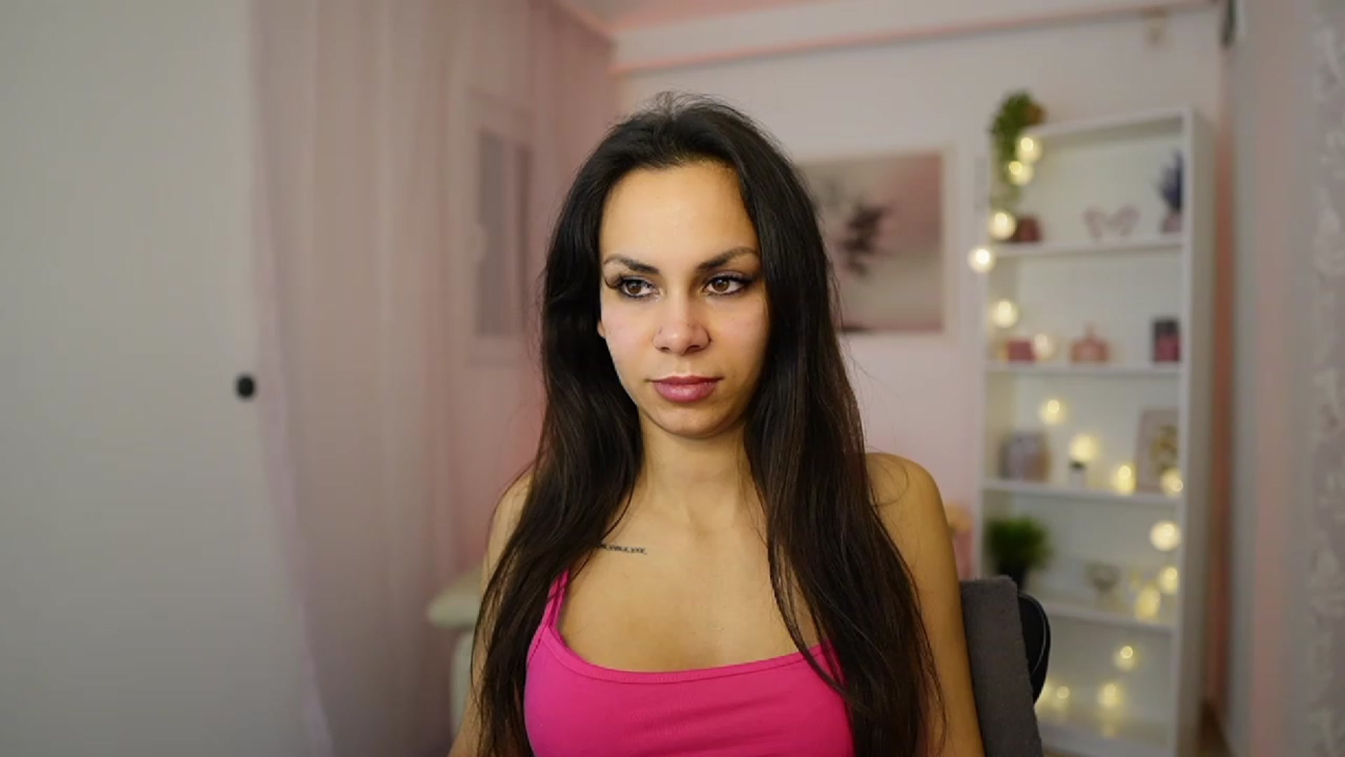 Gallery image thumbnail from Kyra_Angel's myfreecams stream on, 01/18/2024, 22:27 image 15 of 20
