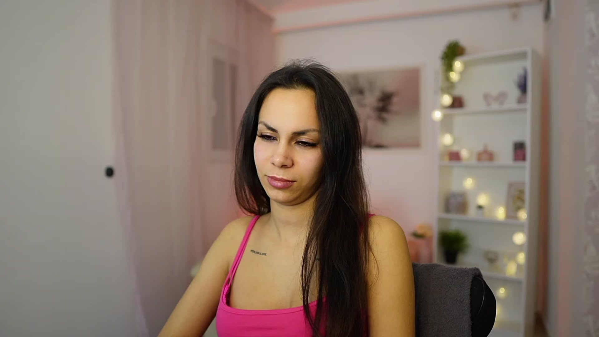 Gallery image thumbnail from Kyra_Angel's myfreecams stream on, 01/18/2024, 22:27 image 10 of 20