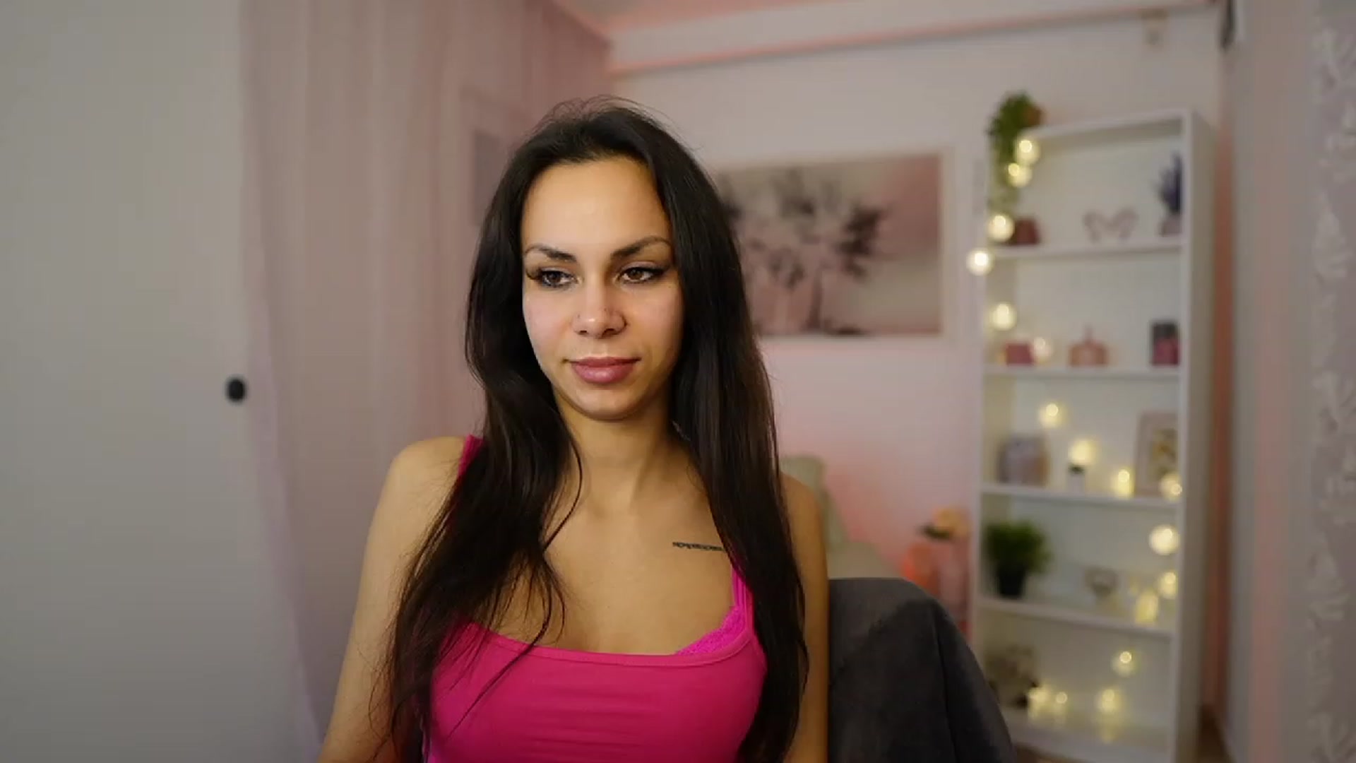 Gallery image thumbnail from Kyra_Angel's myfreecams stream on, 01/19/2024, 24:00 image 8 of 20