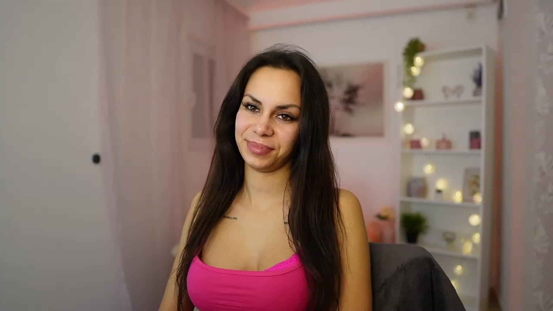 Gallery image thumbnail from Kyra_Angel's myfreecams stream on, 01/19/2024, 24:00 image 5 of 20