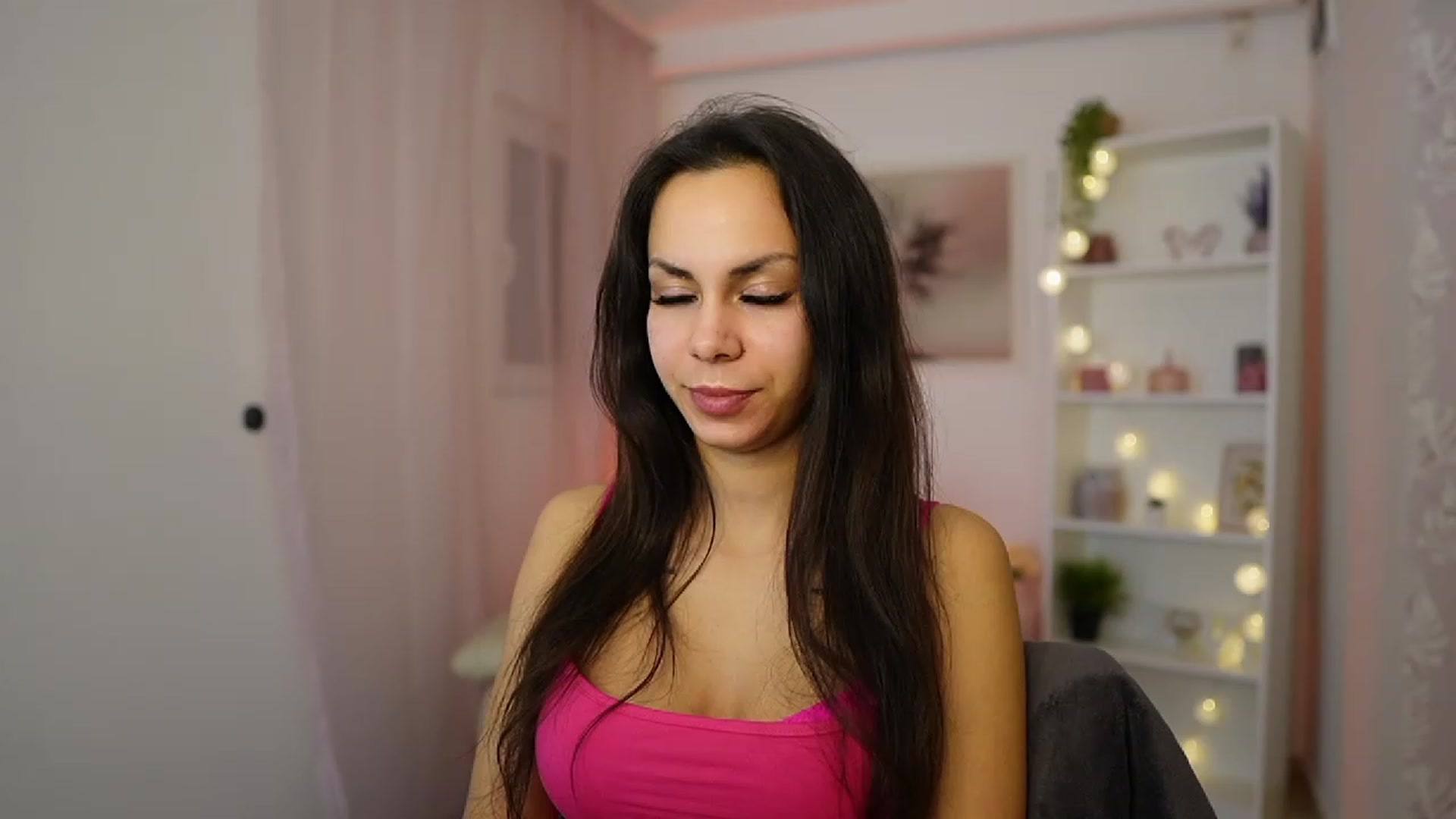 Gallery image thumbnail from Kyra_Angel's myfreecams stream on, 01/19/2024, 24:00 image 13 of 20
