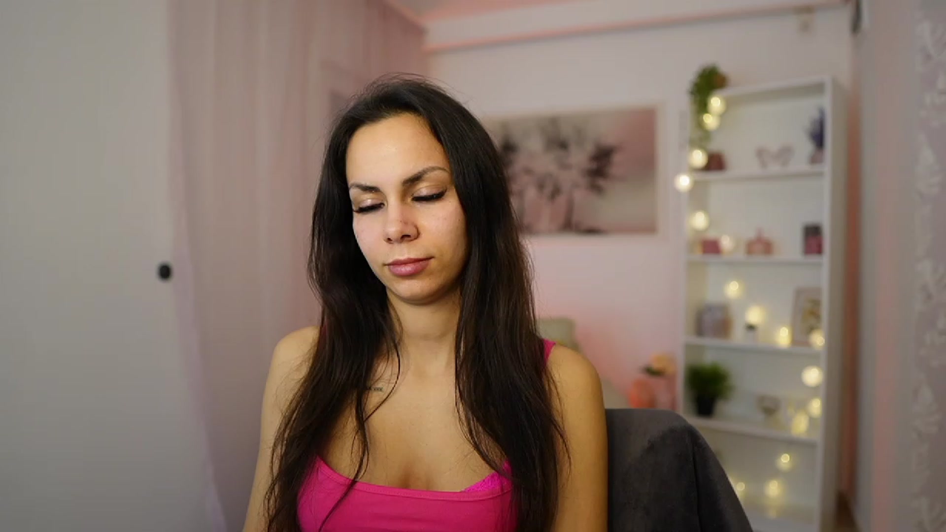 Gallery image thumbnail from Kyra_Angel's myfreecams stream on, 01/19/2024, 24:00 image 20 of 20