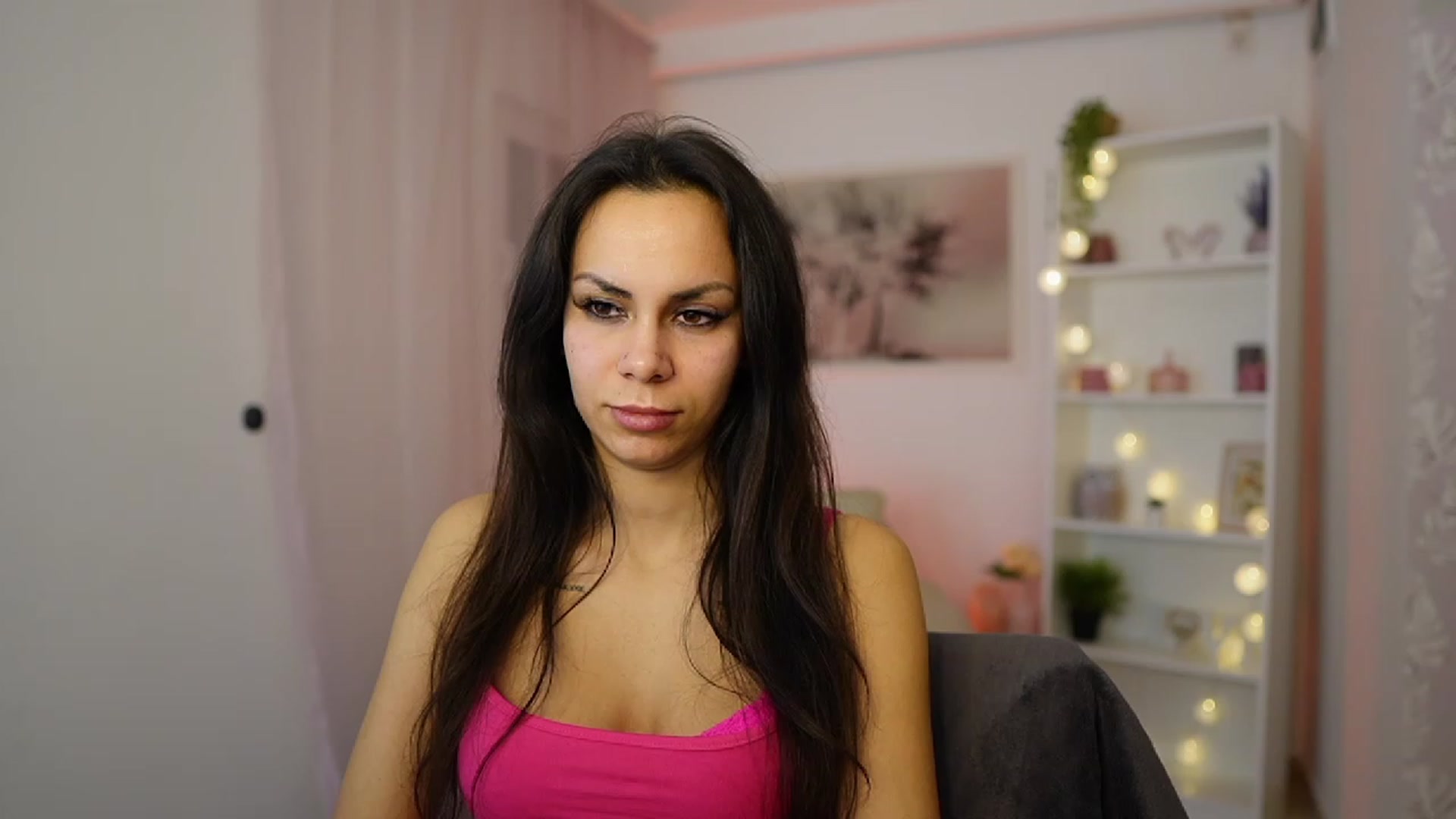 Gallery image thumbnail from Kyra_Angel's myfreecams stream on, 01/19/2024, 24:00 image 18 of 20