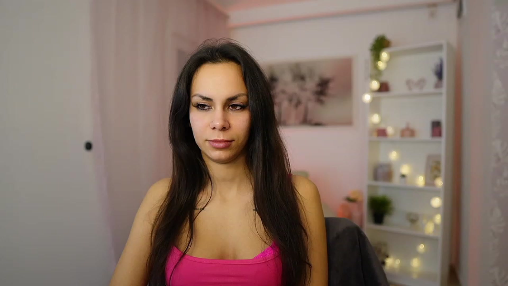 Gallery image thumbnail from Kyra_Angel's myfreecams stream on, 01/19/2024, 24:00 image 16 of 20