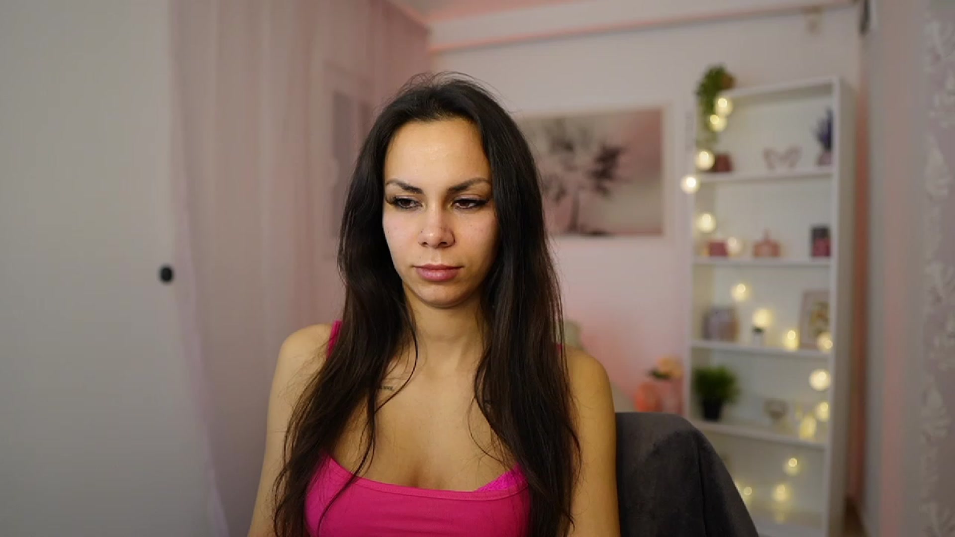 Gallery image thumbnail from Kyra_Angel's myfreecams stream on, 01/19/2024, 24:00 image 19 of 20