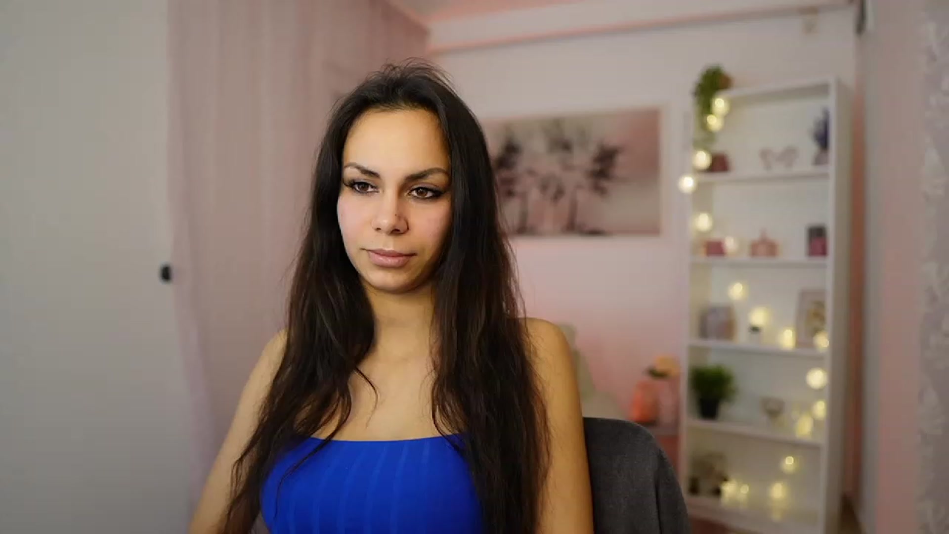 Gallery image thumbnail from Kyra_Angel's myfreecams stream on, 01/19/2024, 20:37 image 9 of 20