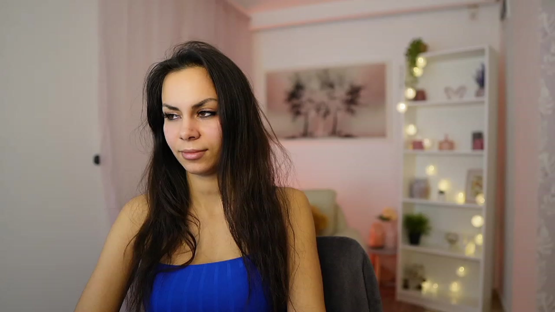 Gallery image thumbnail from Kyra_Angel's myfreecams stream on, 01/19/2024, 20:37 image 17 of 20
