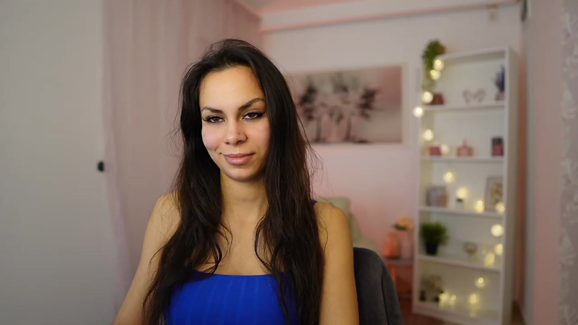Gallery image thumbnail from Kyra_Angel's myfreecams stream on, 01/19/2024, 20:37 image 15 of 20