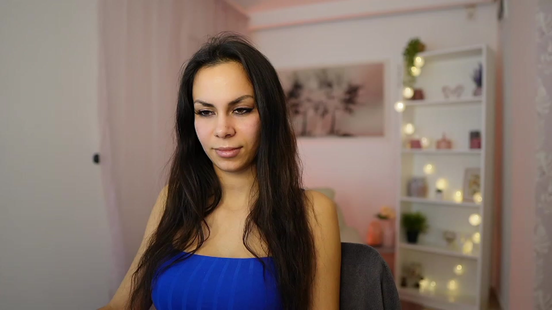 Gallery image thumbnail from Kyra_Angel's myfreecams stream on, 01/19/2024, 20:37 image 7 of 20