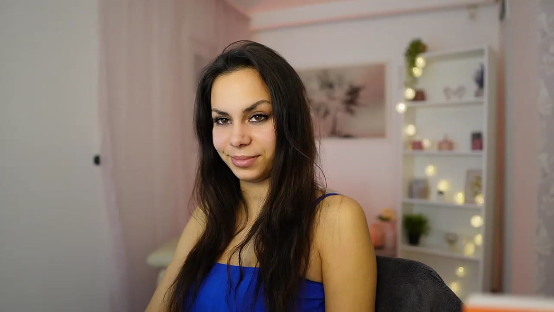 Gallery image thumbnail from Kyra_Angel's myfreecams stream on, 01/19/2024, 23:14 image 7 of 20