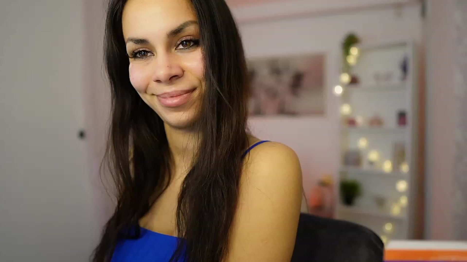 Gallery image thumbnail from Kyra_Angel's myfreecams stream on, 01/19/2024, 23:14 image 18 of 20