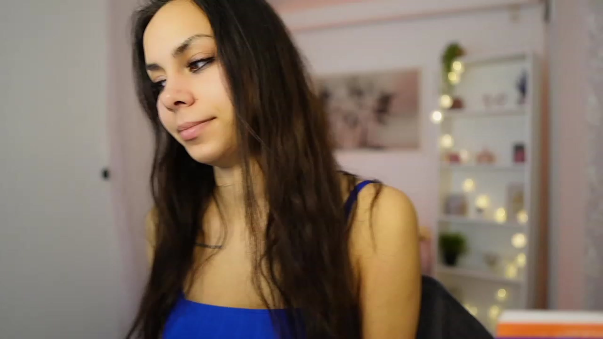 Gallery image thumbnail from Kyra_Angel's myfreecams stream on, 01/19/2024, 23:14 image 13 of 20