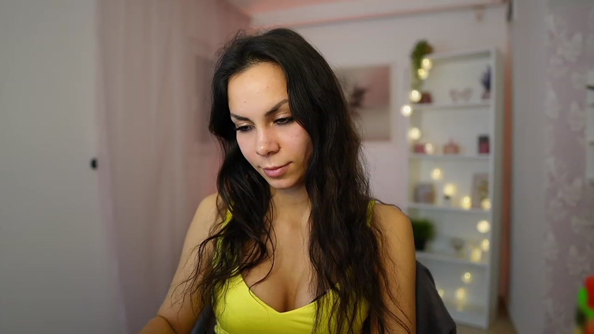 Gallery image thumbnail from Kyra_Angel's myfreecams stream on, 01/23/2024, 21:35 image 12 of 20