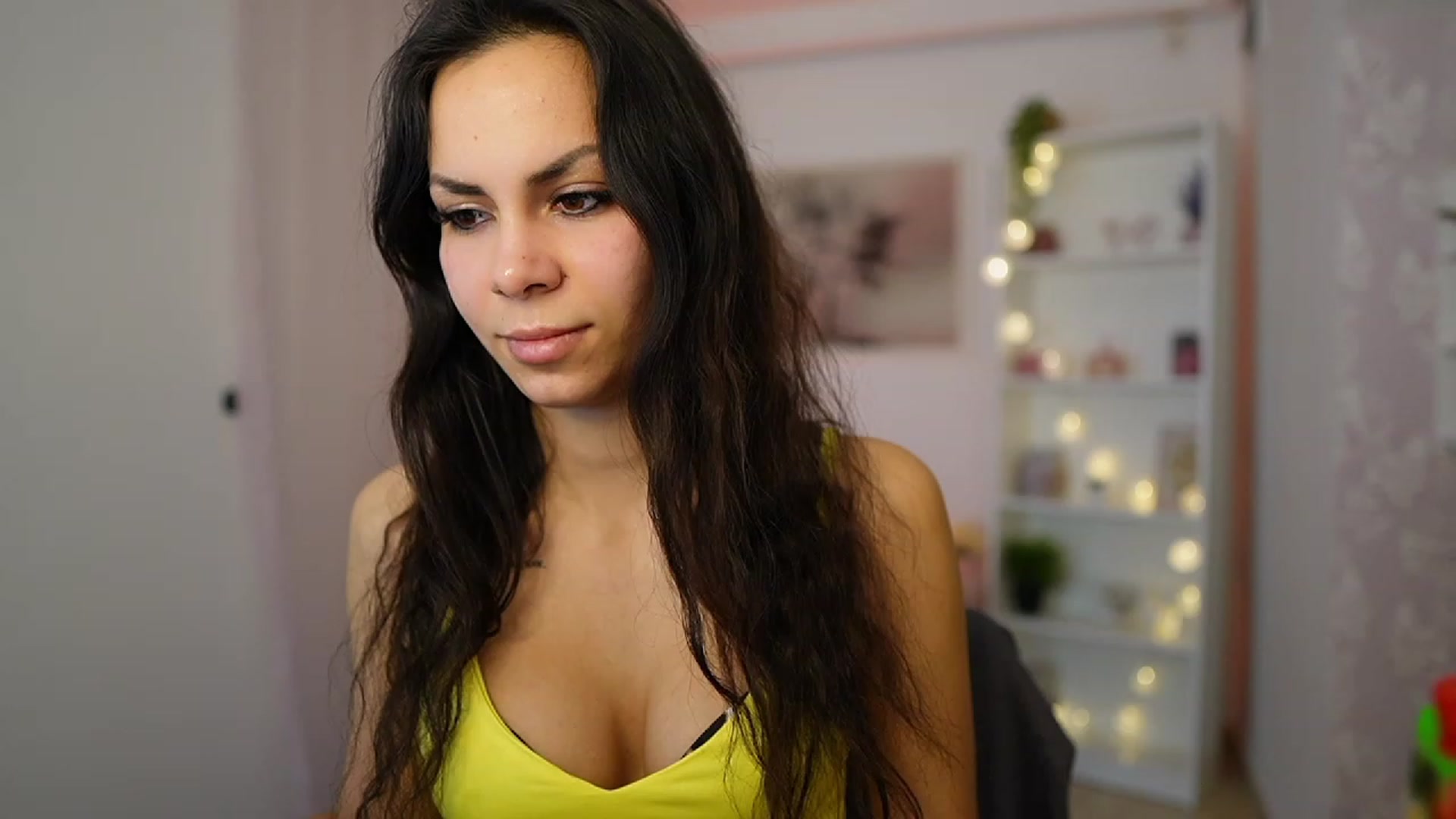 Gallery image thumbnail from Kyra_Angel's myfreecams stream on, 01/23/2024, 21:35 image 1 of 20