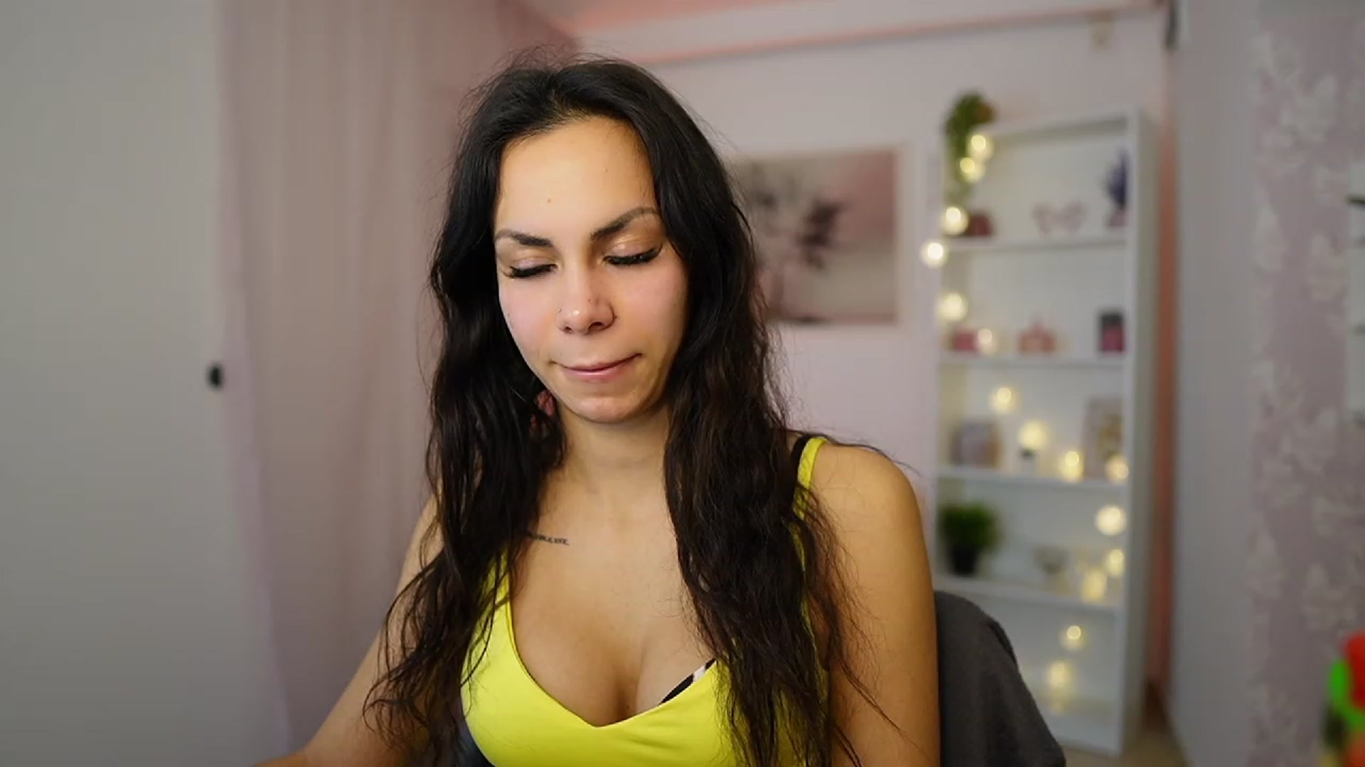 Gallery image thumbnail from Kyra_Angel's myfreecams stream on, 01/23/2024, 21:35 image 13 of 20