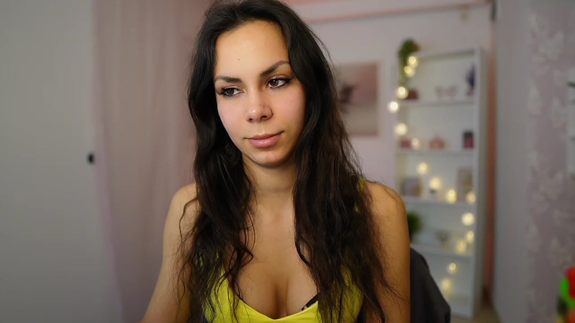 Gallery image thumbnail from Kyra_Angel's myfreecams stream on, 01/23/2024, 21:35 image 4 of 20
