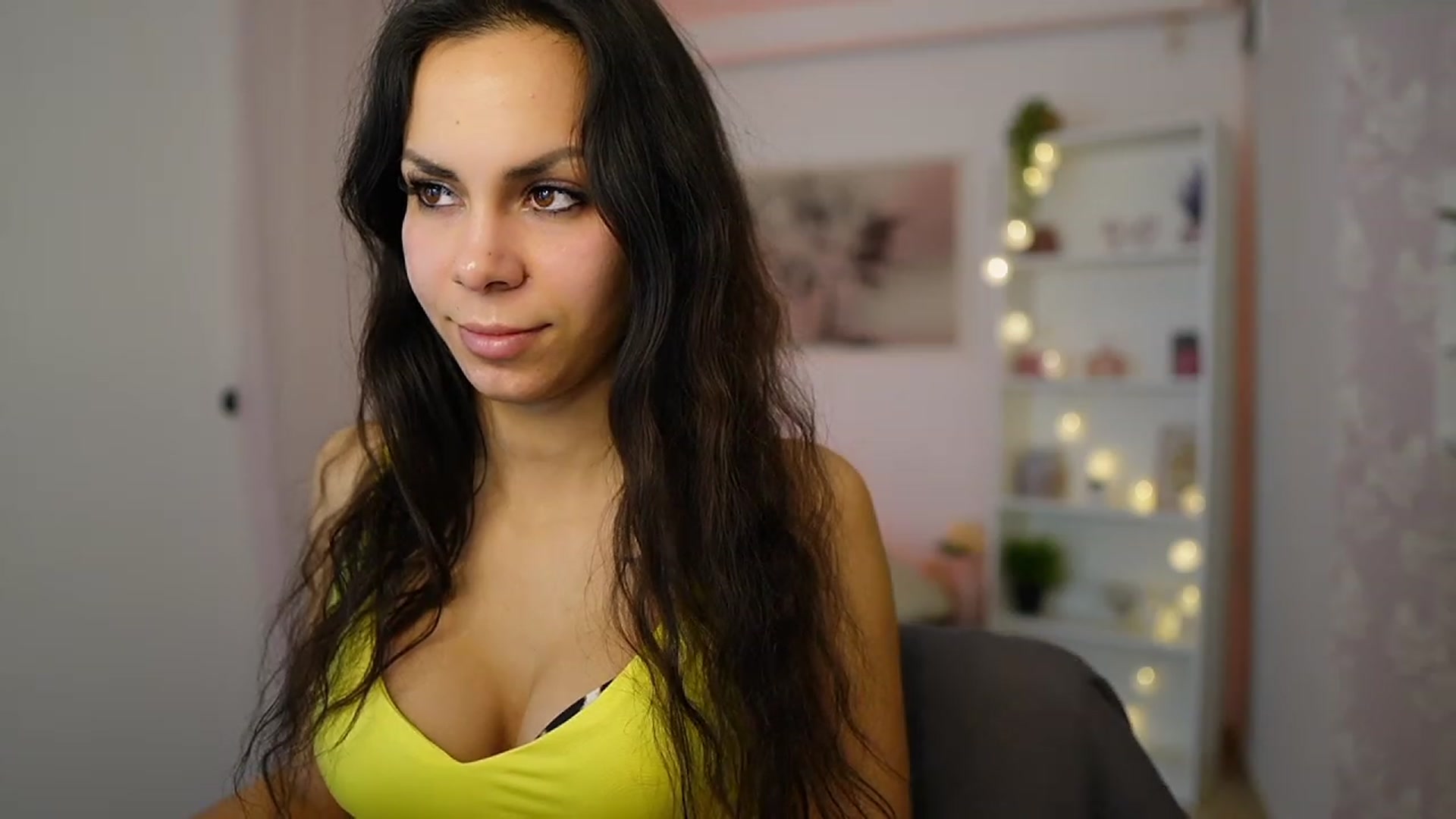 Gallery image thumbnail from Kyra_Angel's myfreecams stream on, 01/23/2024, 21:35 image 19 of 20