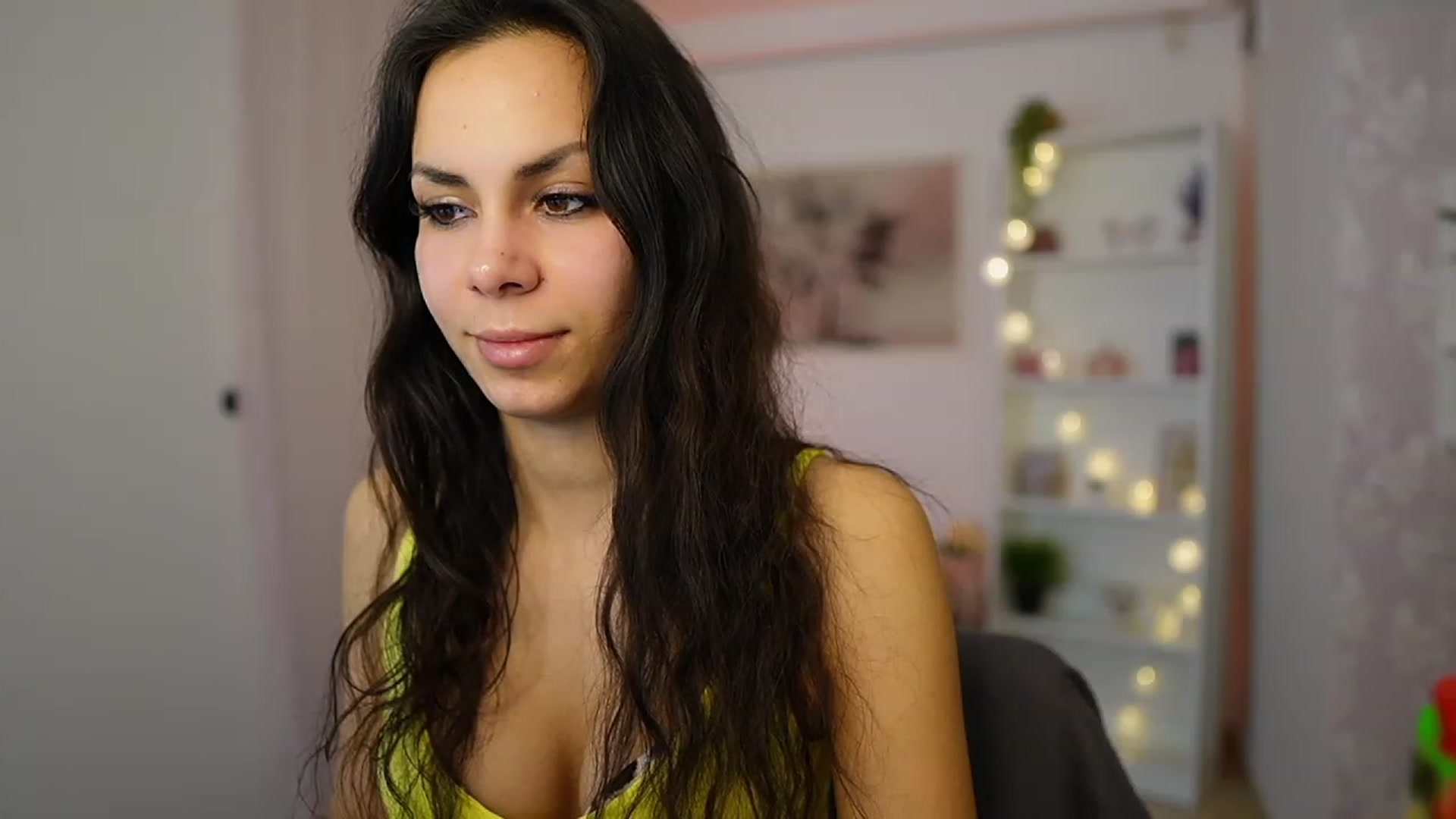Gallery image thumbnail from Kyra_Angel's myfreecams stream on, 01/23/2024, 21:35 image 10 of 20