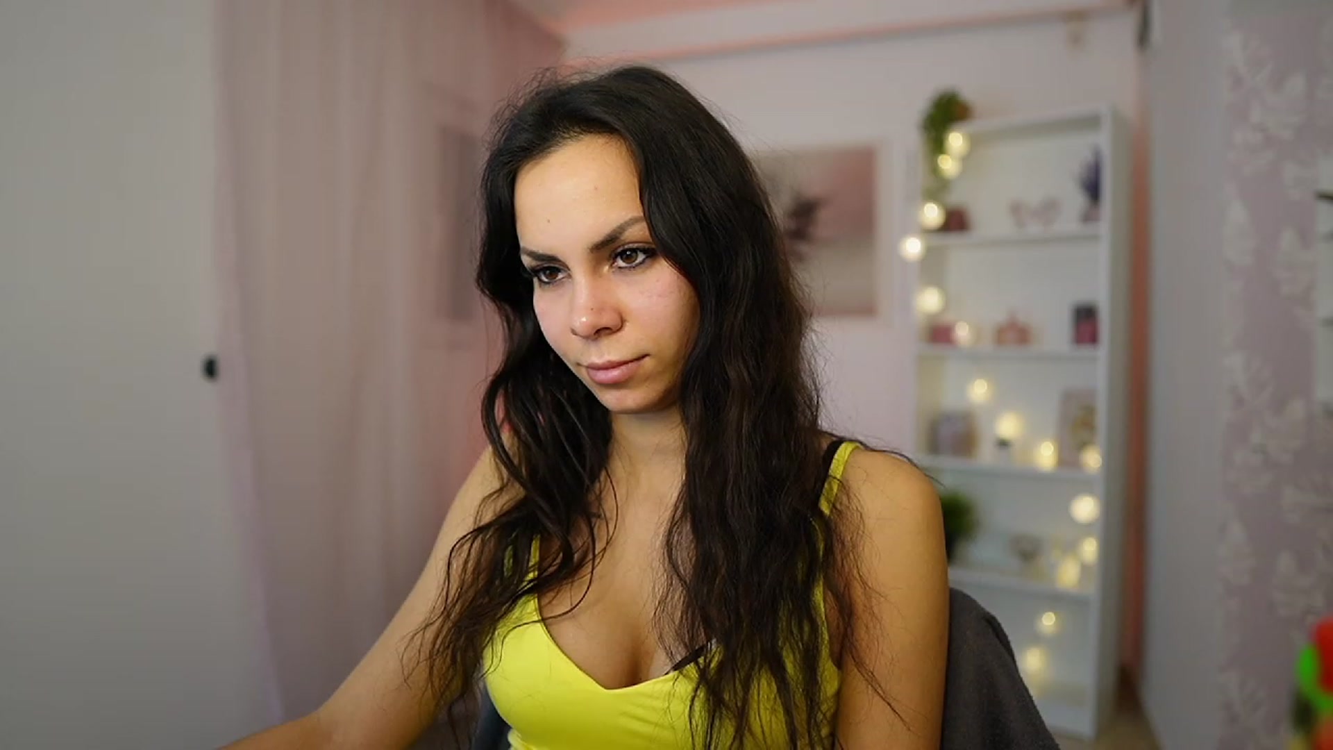 Gallery image thumbnail from Kyra_Angel's myfreecams stream on, 01/23/2024, 21:35 image 14 of 20