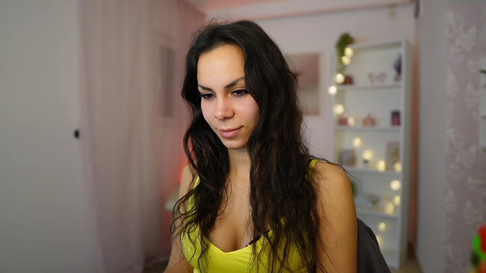 Gallery image thumbnail from Kyra_Angel's myfreecams stream on, 01/23/2024, 21:35 image 9 of 20