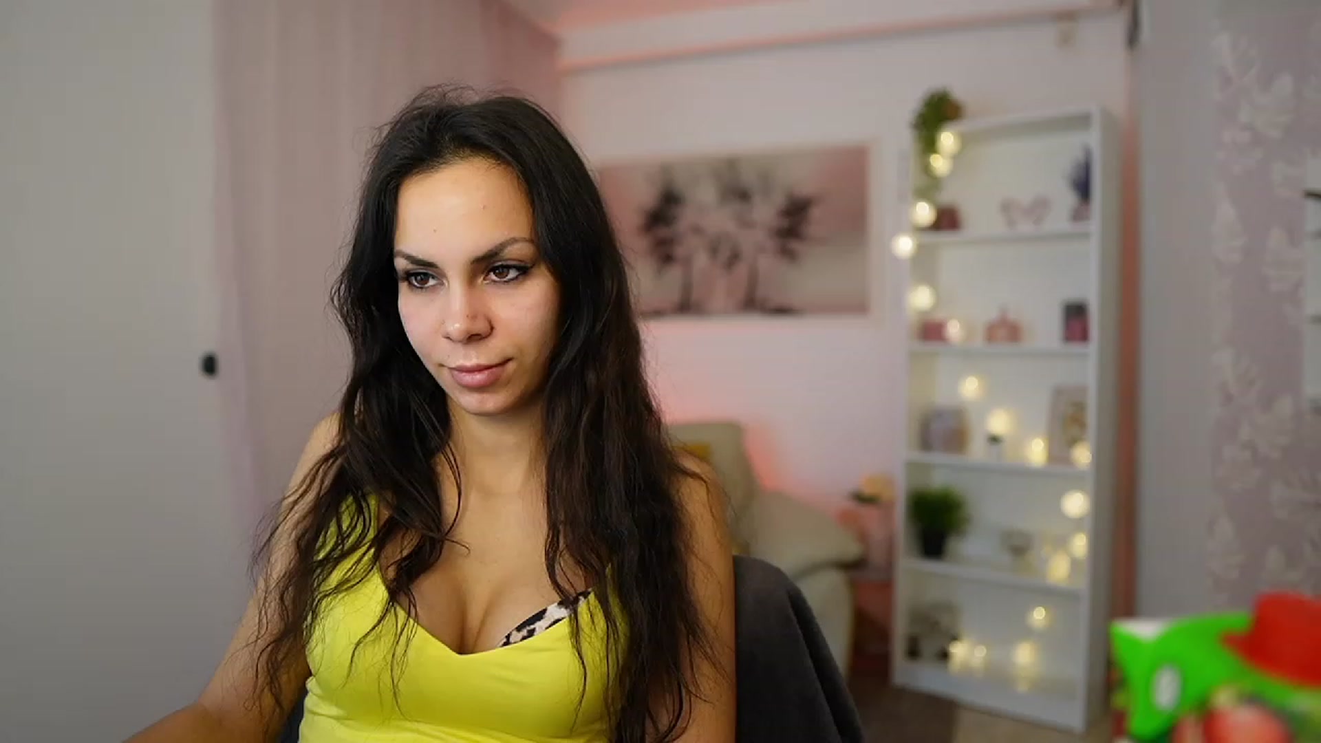 Gallery image thumbnail from Kyra_Angel's myfreecams stream on, 01/23/2024, 22:47 image 9 of 20