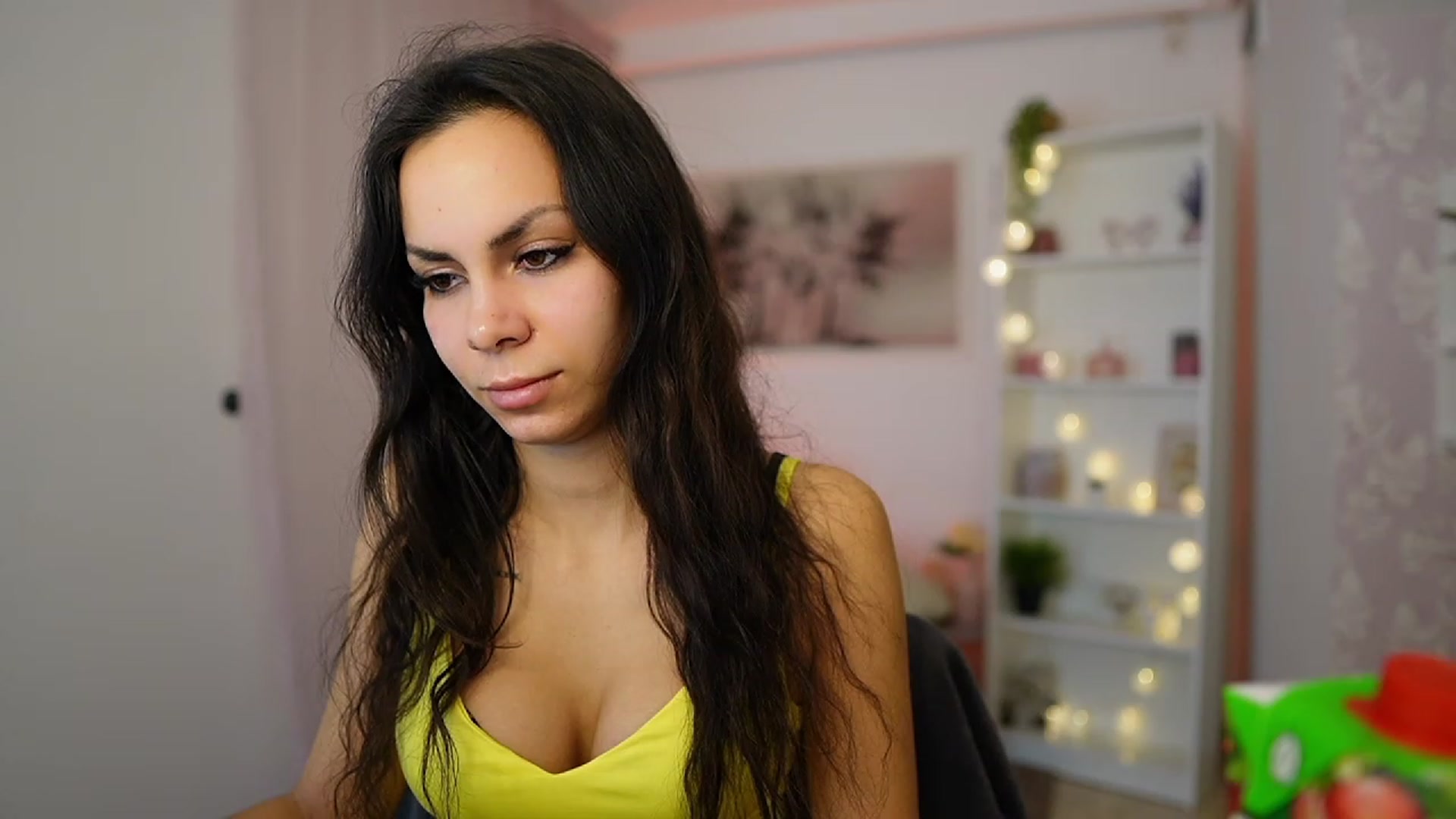Gallery image thumbnail from Kyra_Angel's myfreecams stream on, 01/23/2024, 22:47 image 18 of 20