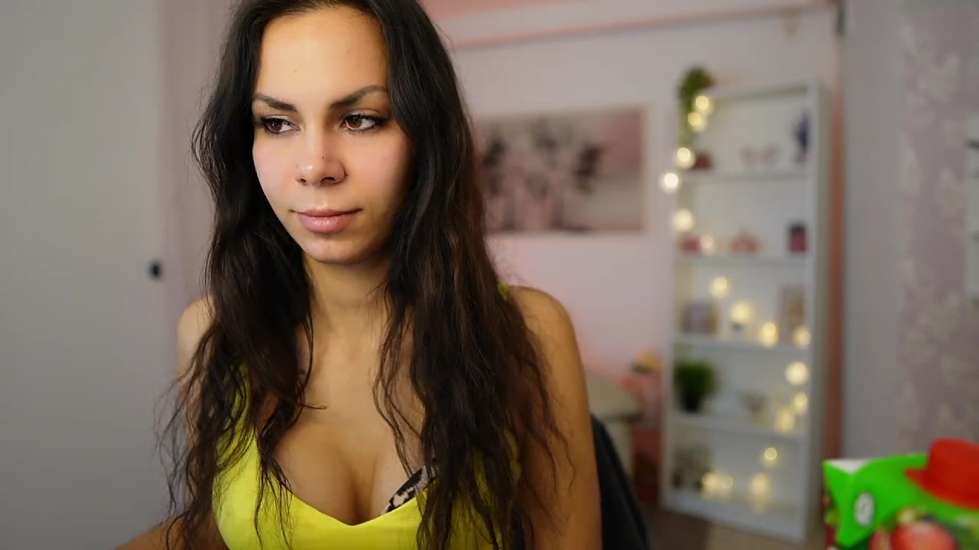 Gallery image thumbnail from Kyra_Angel's myfreecams stream on, 01/23/2024, 22:47 image 17 of 20