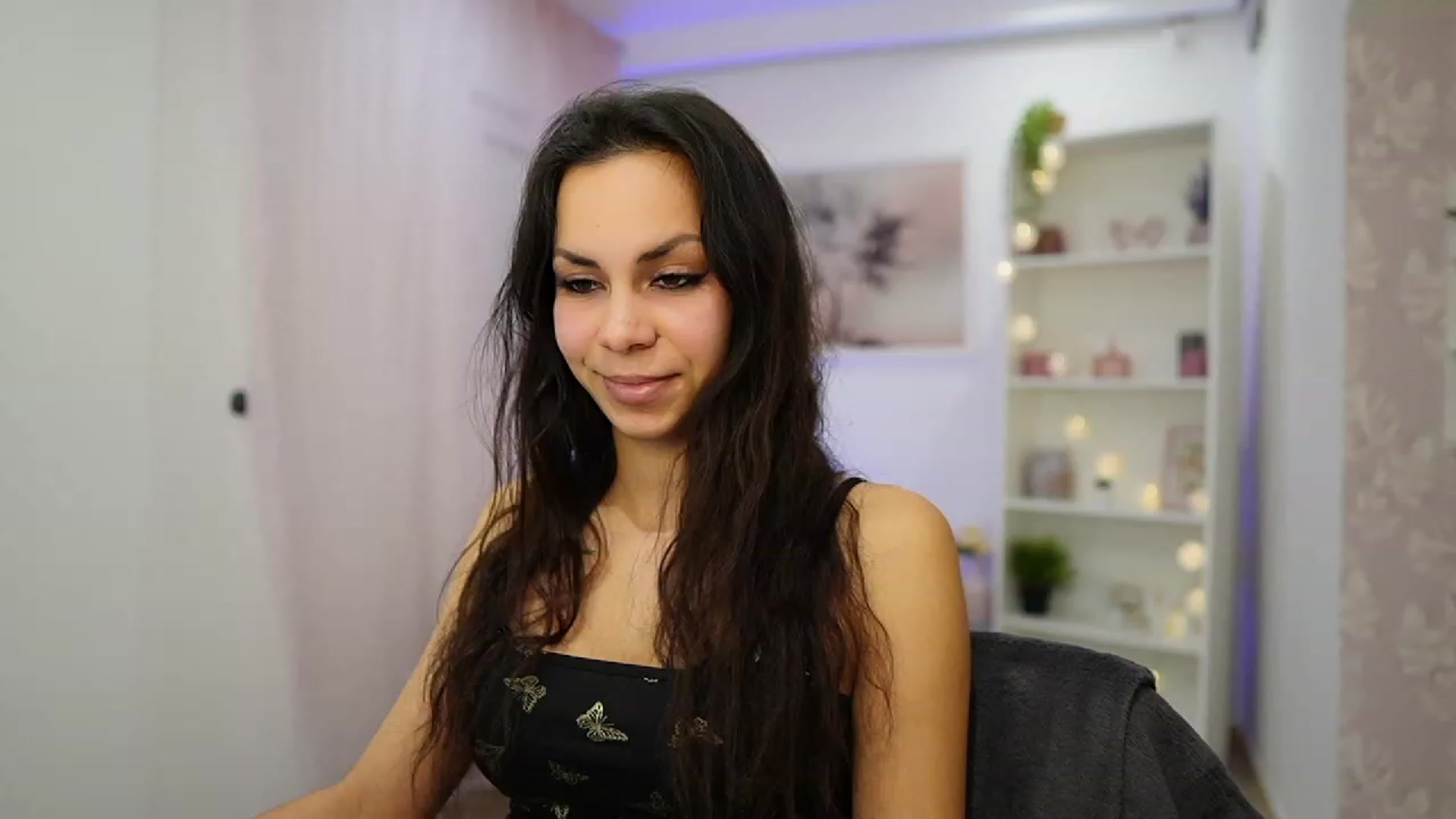 Gallery image thumbnail from Kyra_Angel's myfreecams stream on, 01/24/2024, 20:46 image 6 of 20