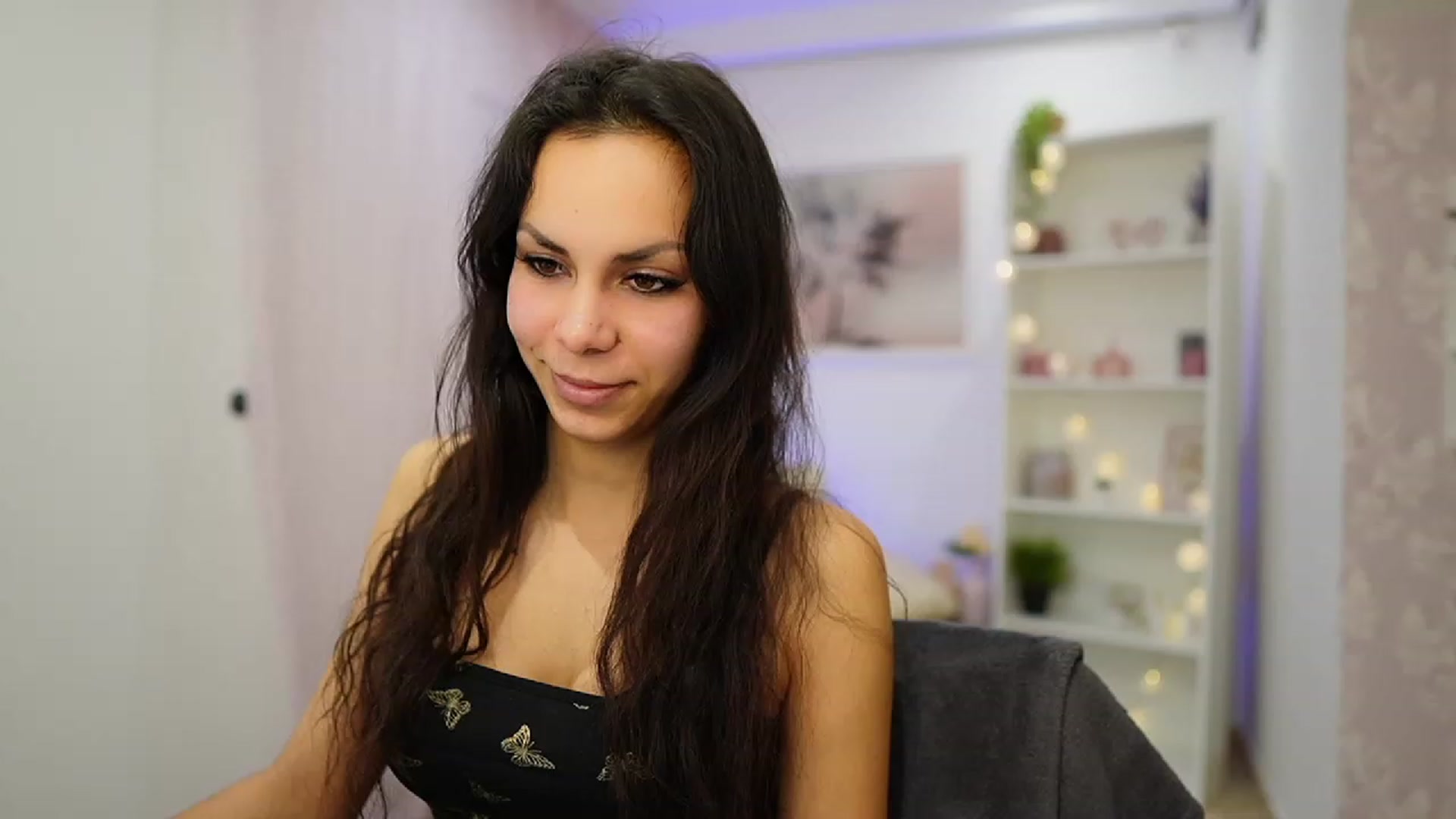 Gallery image thumbnail from Kyra_Angel's myfreecams stream on, 01/24/2024, 20:46 image 16 of 20