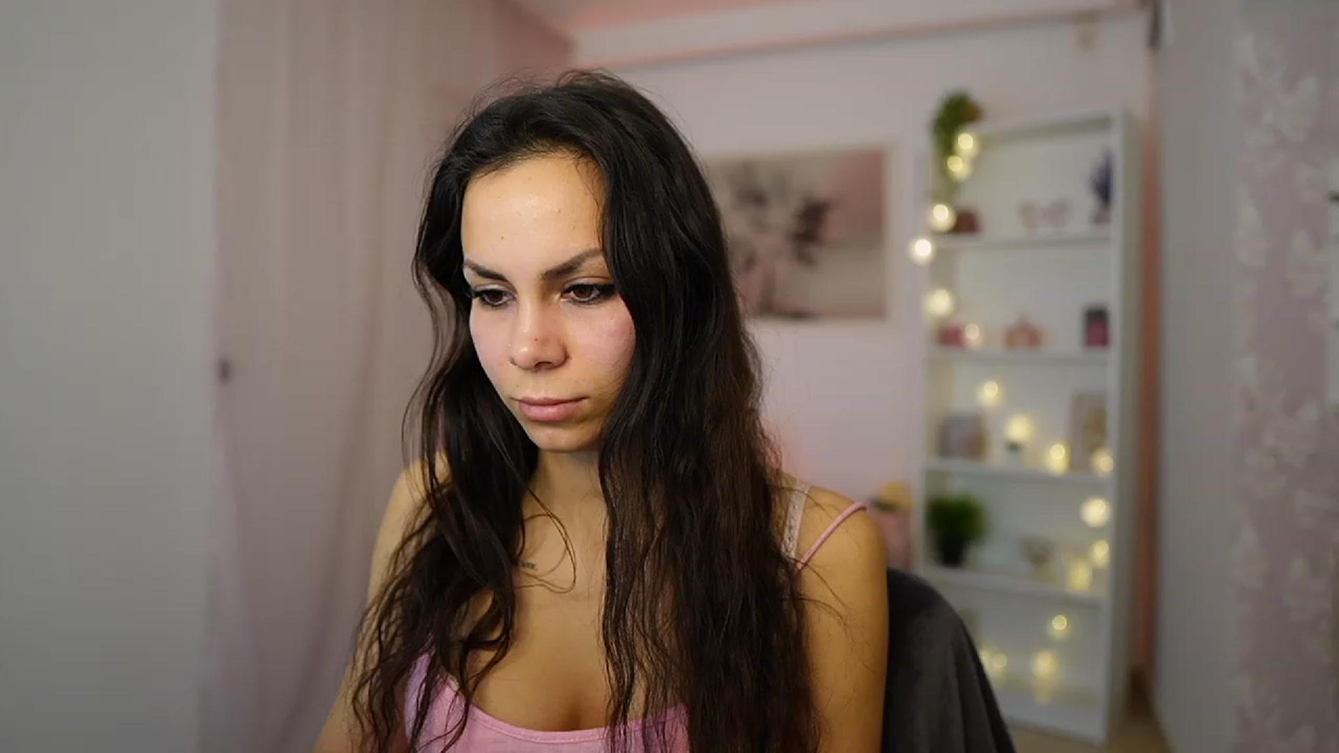 Gallery image thumbnail from Kyra_Angel's myfreecams stream on, 01/25/2024, 21:01 image 9 of 20