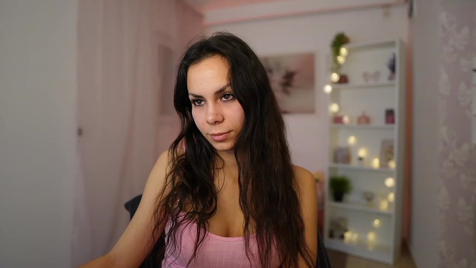 Gallery image thumbnail from Kyra_Angel's myfreecams stream on, 01/25/2024, 21:01 image 12 of 20