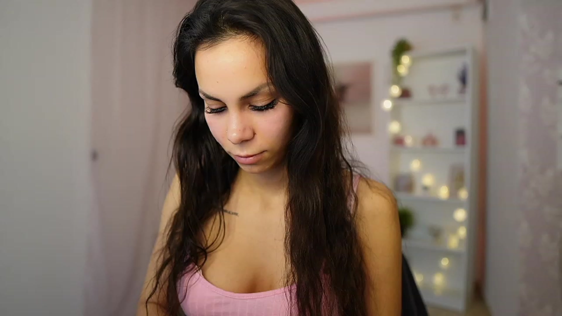 Gallery image thumbnail from Kyra_Angel's myfreecams stream on, 01/25/2024, 21:01 image 17 of 20