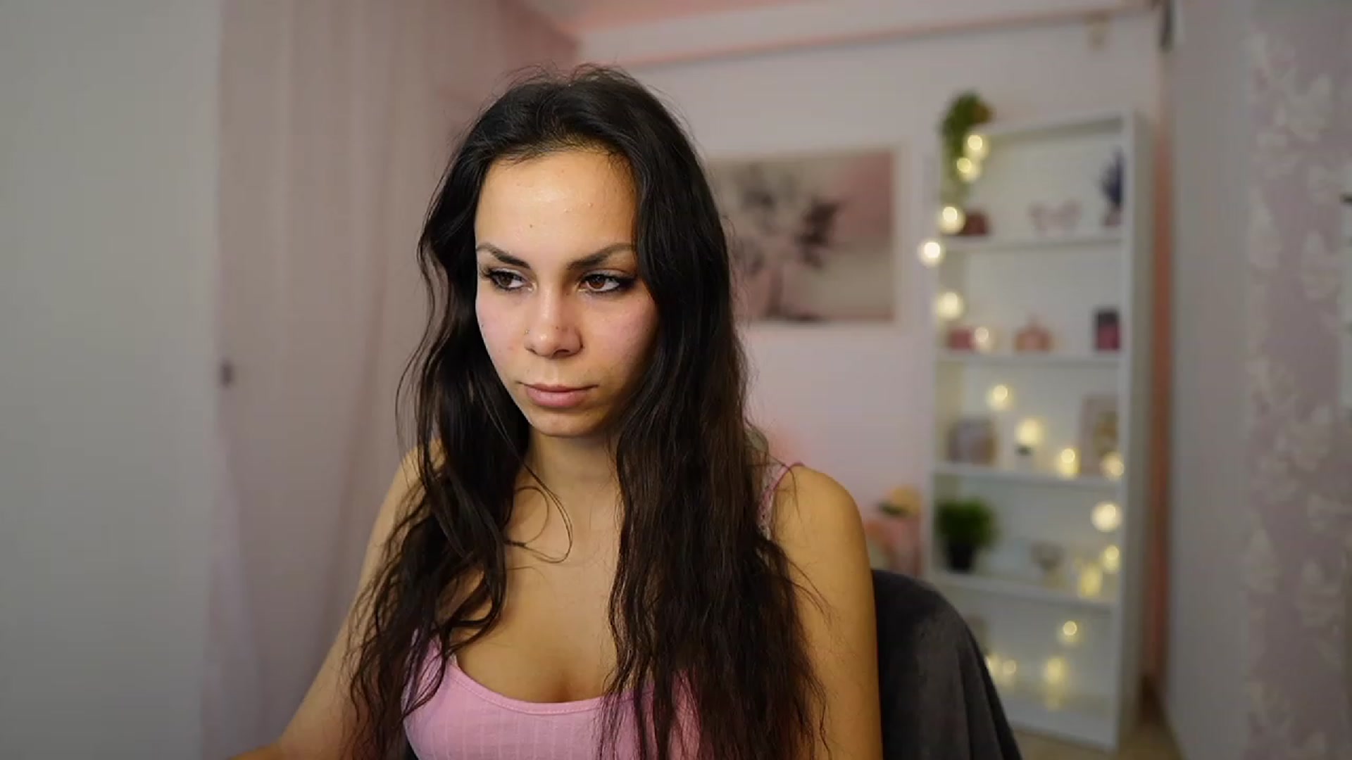 Gallery image thumbnail from Kyra_Angel's myfreecams stream on, 01/25/2024, 21:01 image 6 of 20