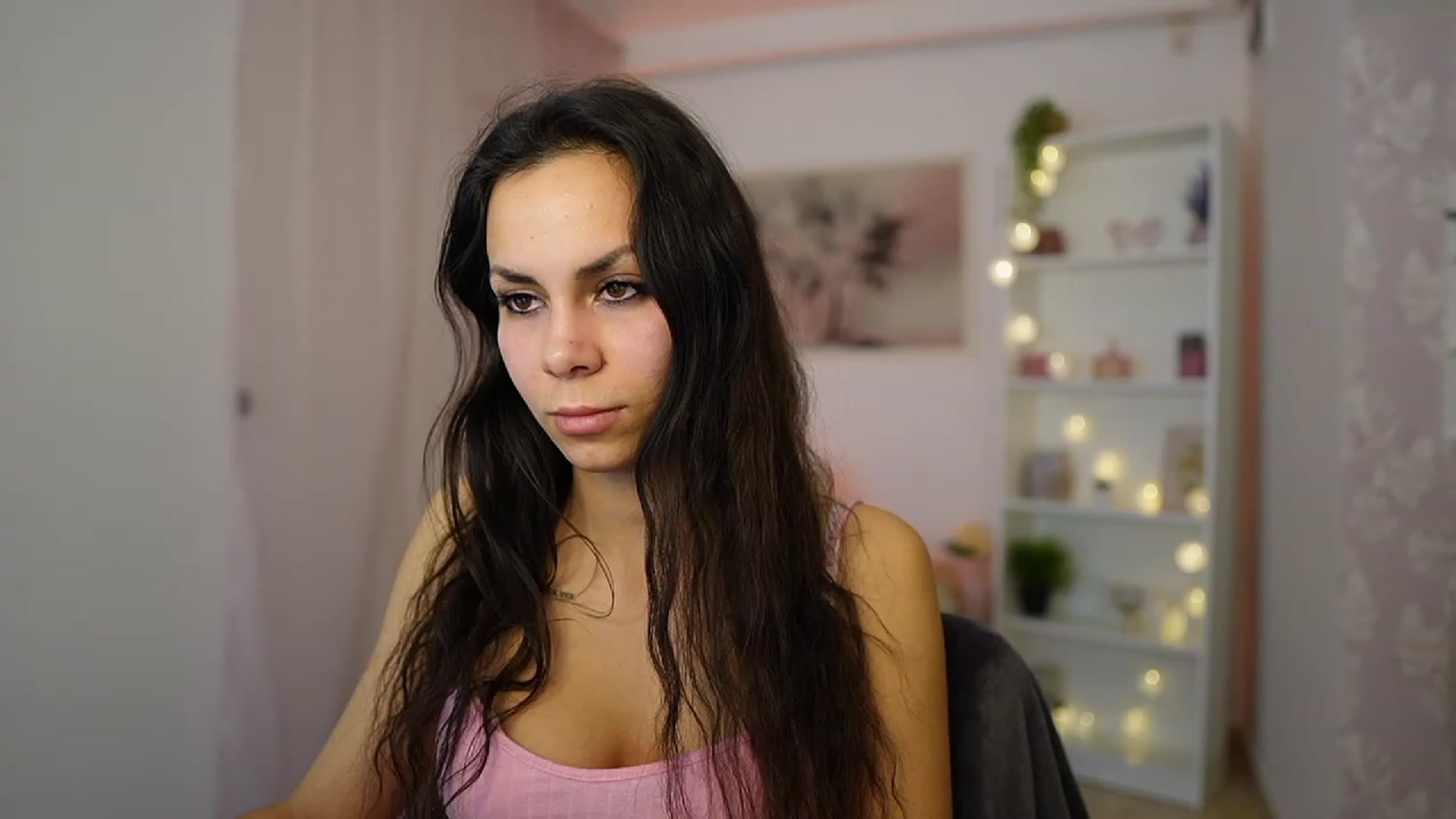 Gallery image thumbnail from Kyra_Angel's myfreecams stream on, 01/25/2024, 21:01 image 7 of 20