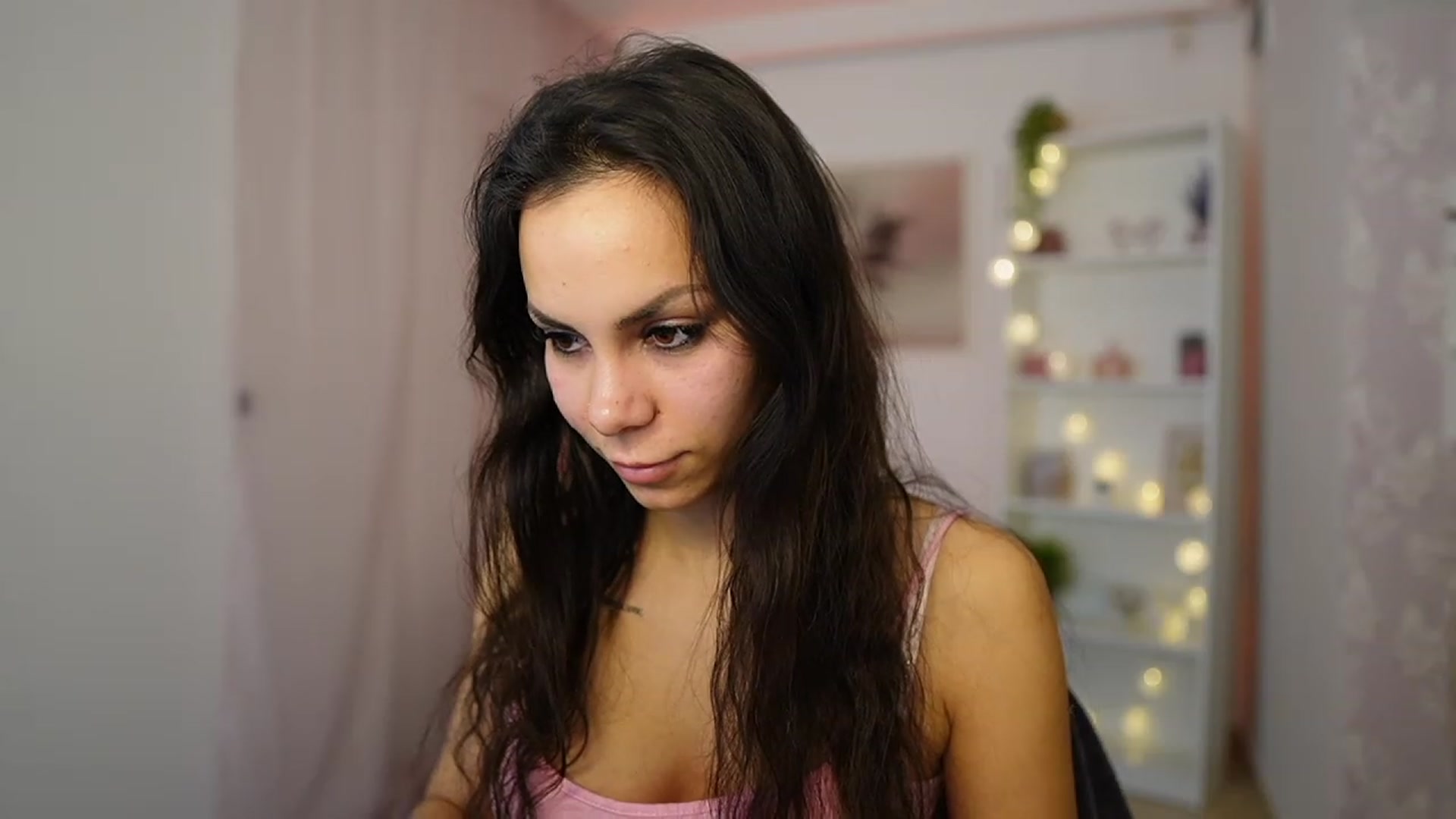 Gallery image thumbnail from Kyra_Angel's myfreecams stream on, 01/25/2024, 21:01 image 19 of 20